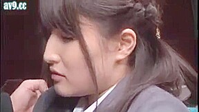 00719,A beautiful woman who feels
