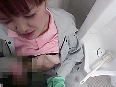 04C0124-Rape a mature cleaning worker while cleaning the toilet and make her suck his cock