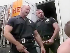 2 Cops 2 Crooks
