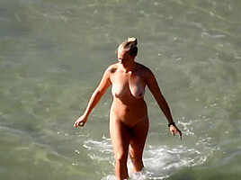 2 Nude Friend