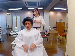 230409美容室で誘惑してくるロリギャルc