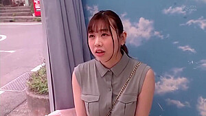 231201丈の長い服を着てる女の子とa3