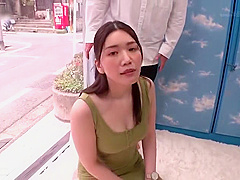 240416丈の長い洋服を着る奥さまとb1