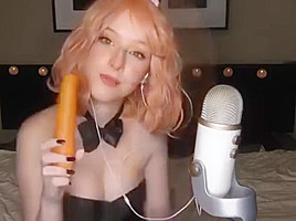 ASMR eating carrot
