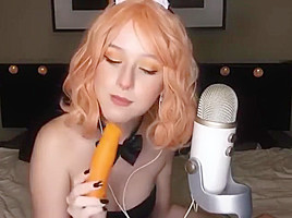 ASMR eating carrot