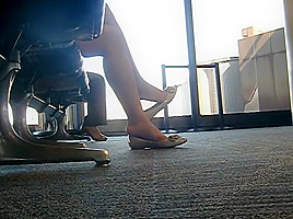 AWESOME barefoot flats dangle at CLE airport 