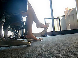 AWESOME barefoot flats dangle at CLE airport 