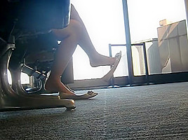 AWESOME barefoot flats dangle at CLE airport 