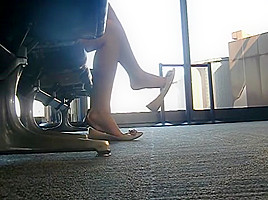 AWESOME barefoot flats dangle at CLE airport 