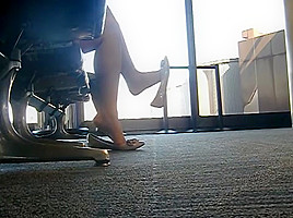 AWESOME barefoot flats dangle at CLE airport 