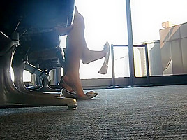 AWESOME barefoot flats dangle at CLE airport 