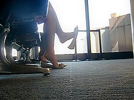 AWESOME barefoot flats dangle at CLE airport 