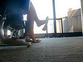 AWESOME barefoot flats dangle at CLE airport 