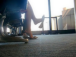 AWESOME barefoot flats dangle at CLE airport 