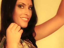 Absolutely Fabulous Indian MILF Babe