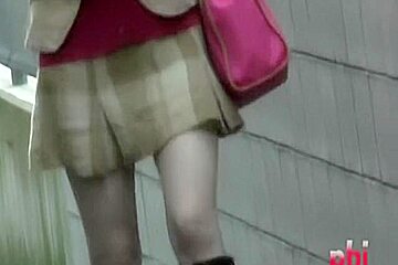 Amateur Asian girl lost her skirt and was left butt naked