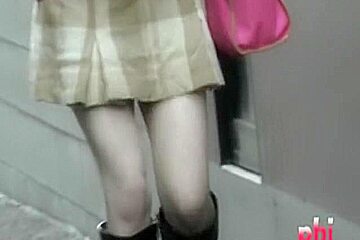 Amateur Asian girl lost her skirt and was left butt naked