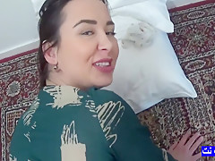 Amateur Homemade Sex With Horny Arab Milf While Her Husband Is Outside