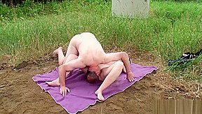 Amateur brunette wird gefickt in spritzte auf ihre meisen