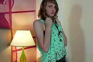 Amateur tgirl with smalltits drilling her ass