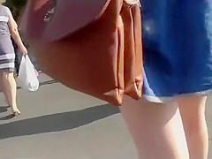 Amazing upskirt of a young milf