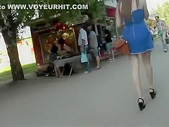 Amazing upskirt of a young milf