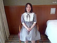 An 18-year-old From Okinawa Who Devotes Her First Vagin
