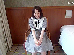 An 18-year-old From Okinawa Who Devotes Her First Vagin
