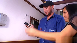An old latina lady Andrea bangs with the technician