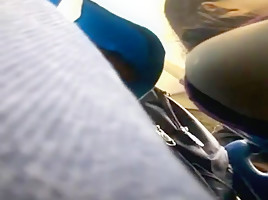 Arrimon y cum en el brazo a joven dormilona