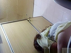 Asian lifts her skirt and take a pee