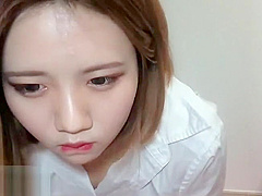 Asian pretty camgirl shows her body