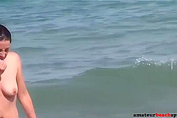 Beach Expose Naked Girls