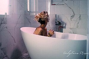 Beautiful Trans Model Takes A Bath & Shaves