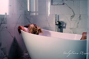 Beautiful Trans Model Takes A Bath & Shaves