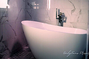 Beautiful Trans Model Takes A Bath & Shaves