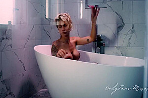 Beautiful Trans Model Takes A Bath & Shaves