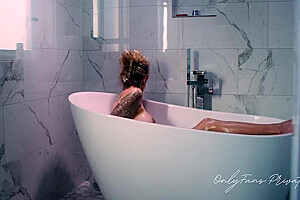 Beautiful Trans Model Takes A Bath & Shaves
