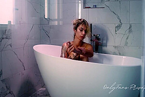 Beautiful Trans Model Takes A Bath & Shaves