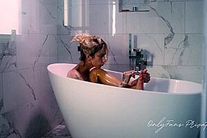 Beautiful Trans Model Takes A Bath & Shaves