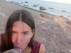 Beautiful teen 18+ Sucks Cock On The Beach - Gold Teachers