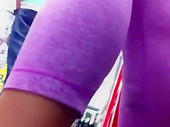 Beefy cameltoe spotted on pink tights