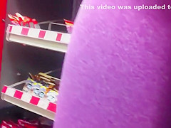 Beefy cameltoe spotted on pink tights