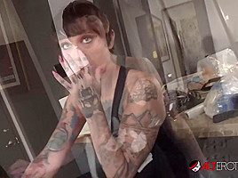 Behind the scenes fun with tattooed babe Sully Savage