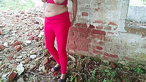 Bhabhi Ki Badi Bahan Ko Public Ke Beech Jungle Me Choda