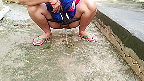 Bhabhi Outdoor Risky Public Pissing Compilation Video Cut