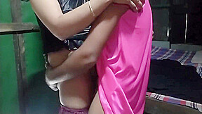 Bhabhi Seduces Tv Mechanic For Sex With Clear With Desi Pari