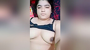 Bhabhi Shows Her Big Boobs