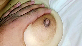 Bibi Job Ghar Per Nahi Thi Malik Ne Noukrani Ko Choda Condom Laga Ke