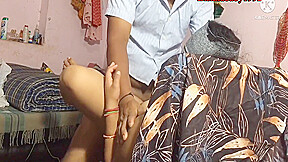 Bishnu Bhabi Kele Se Kam Chala Rahi Thi Devar Ne Dekha Uske Bad Jo Hua Chut Fad Chudai